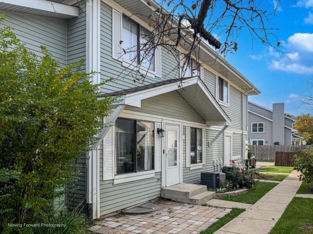 Condo for sale in Warrenville, DuPage County