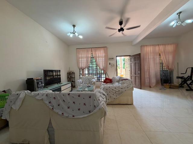 Terraced House for sale in Malaka
