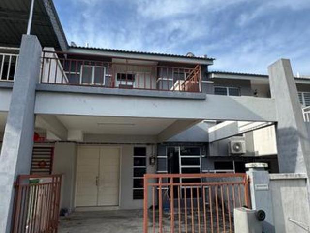 Terraced House for sale in Malaka