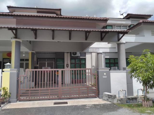 Terraced House for sale in Malaka