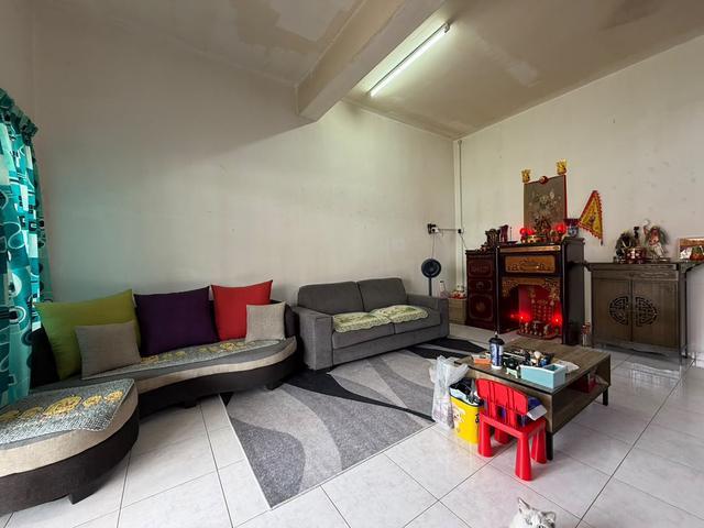 Terraced House for sale in Malaka