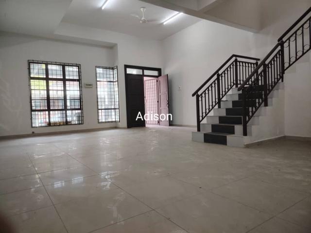 Terraced House for sale in Malaka