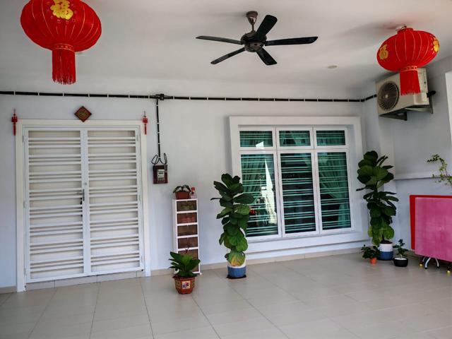 Terraced House for sale in Malaka