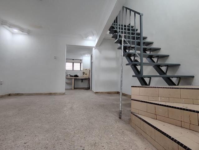 Terraced House for sale in Malaka