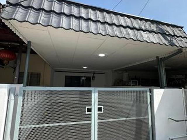 Terraced House for sale in Malaka