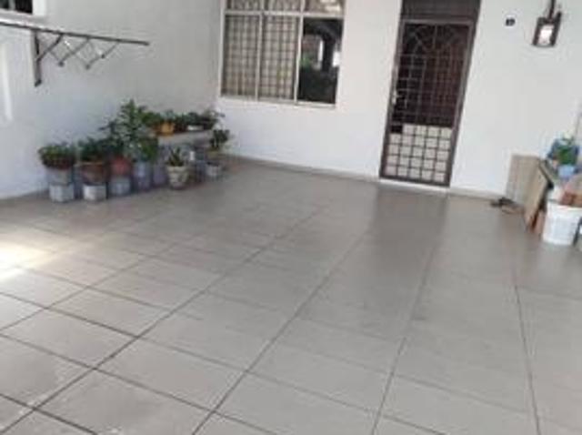 Terraced House for sale in Malaka
