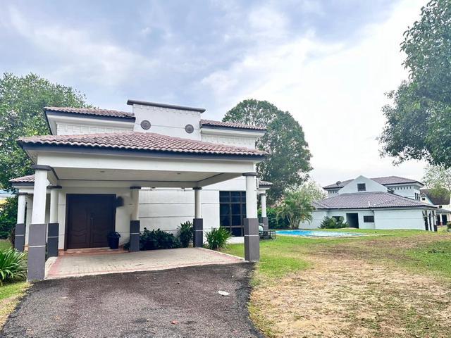 Bungalow for sale in Malaka