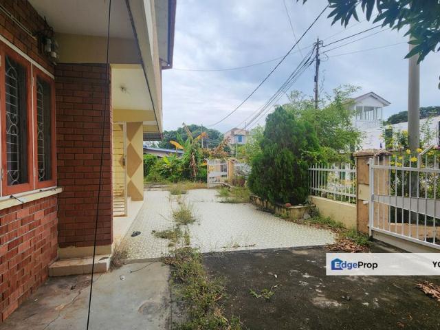 House for sale in Malaka