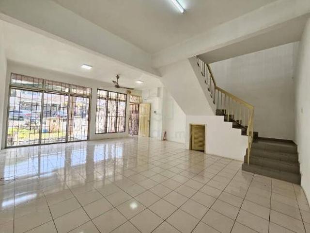 Terraced House for sale in Seri Kembangan, Majlis Bandaraya Subang Jaya