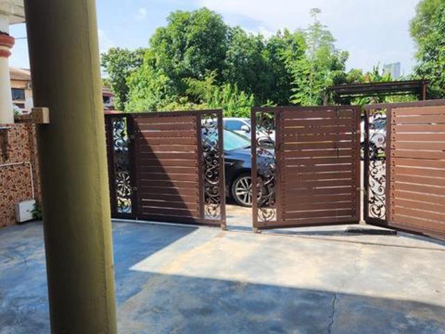 Terraced House for sale in Malaka