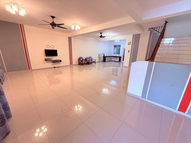 Terraced House for sale in Malaka