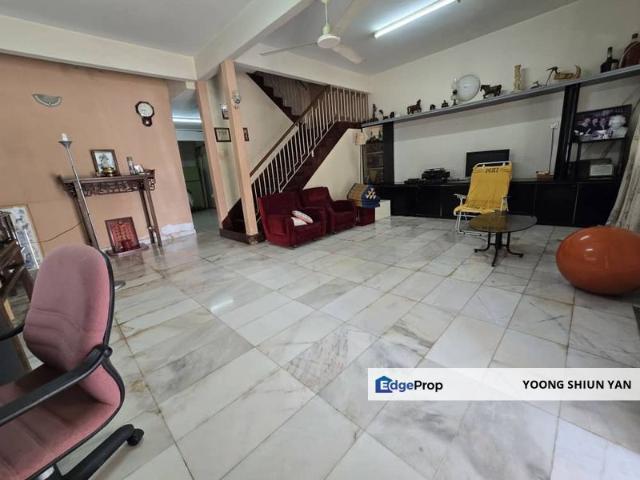 House for sale in Malaka