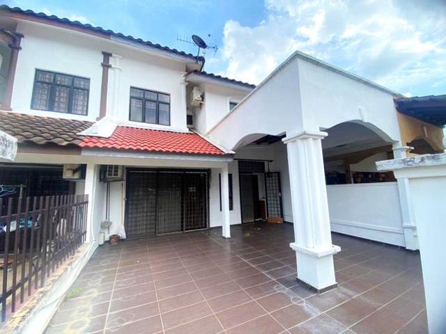 Terraced House for sale in Malaka