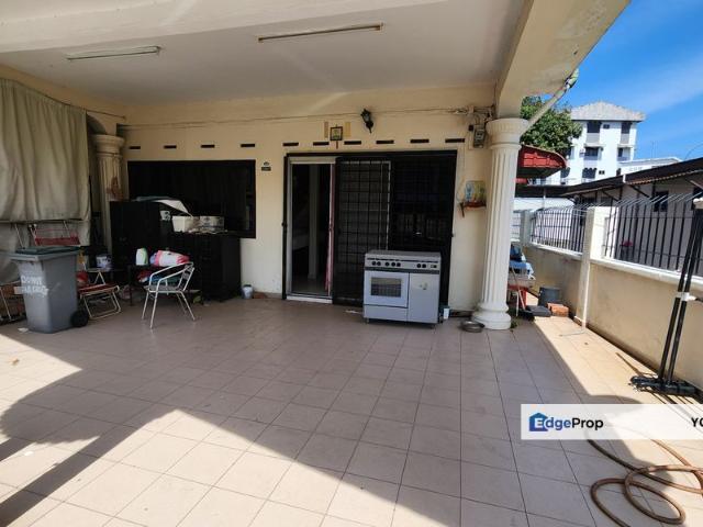 House for sale in Malaka
