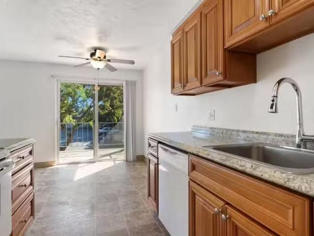 Condo for rent in Oregonia