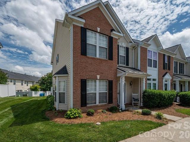 Townhouse for sale in Cramerton, North Carolina
