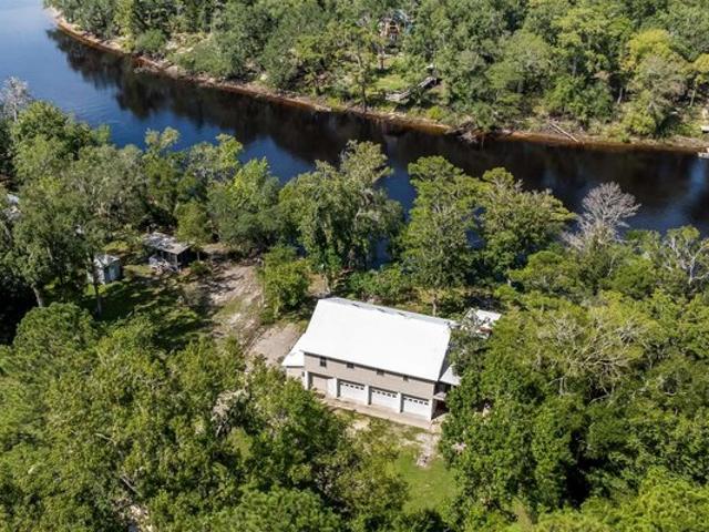 House for sale in Suwannee, Florida