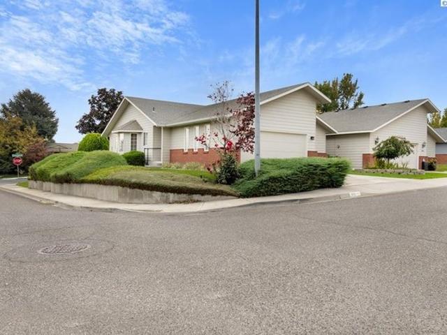 Townhouse for sale in Canyon Lakes, Kennewick