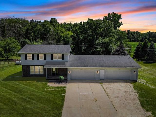 House for sale in Dyersville, Iowa