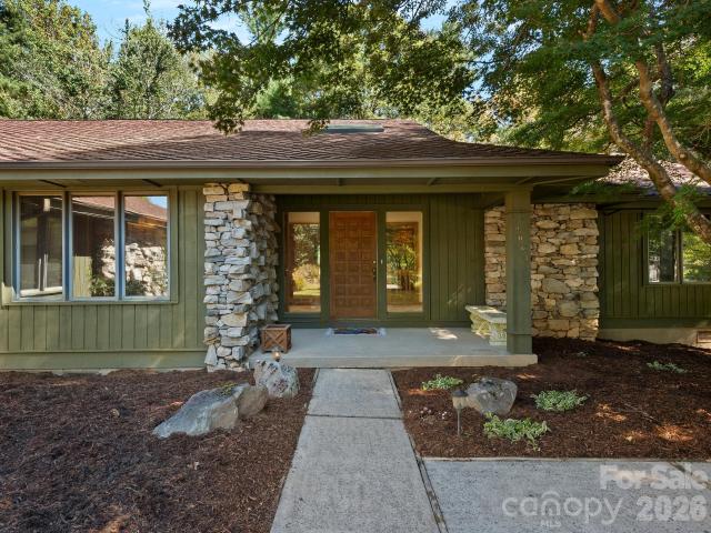 House for sale in Sugar Hollow Farm, Hendersonville