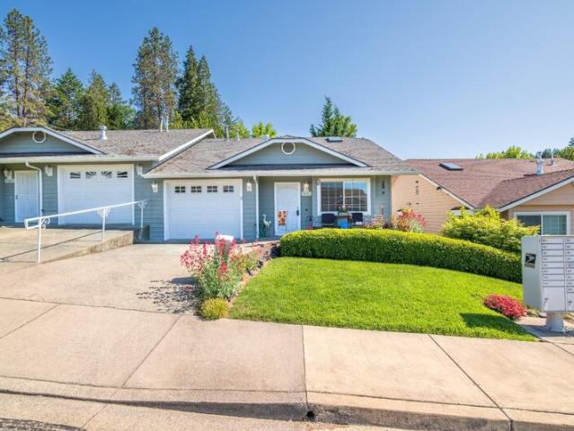 Duplex for sale in Grants Pass