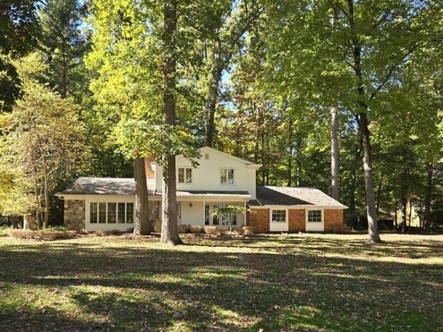 House for sale in Franklin Village Farms, Southfield Township