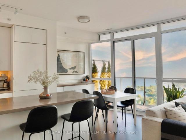 Condo for sale in Toronto, Golden Horseshoe