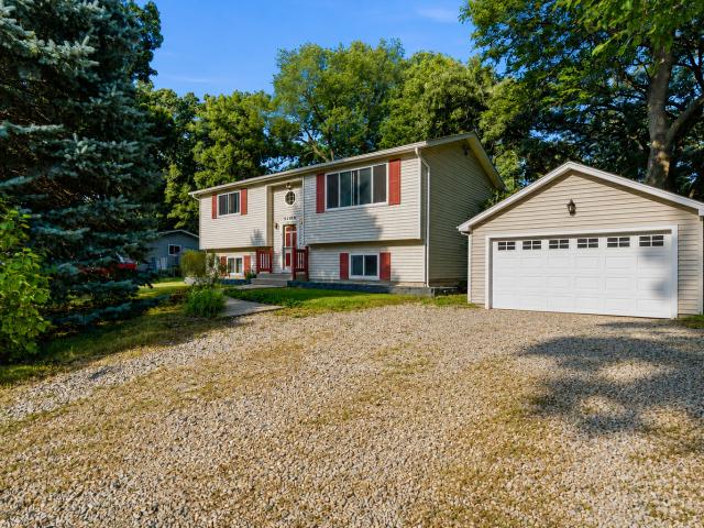 House for sale in Mchenry, Illinois