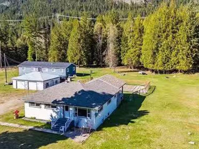 House for sale in Crescent Valley, British Columbia