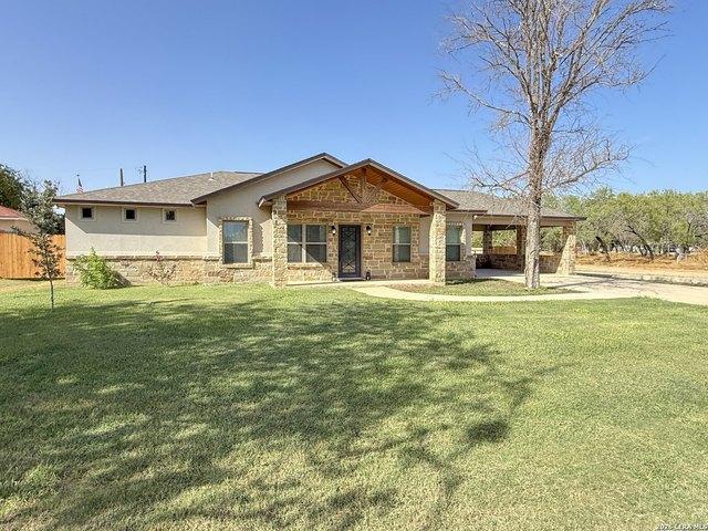 House for sale in Devine, Medina County