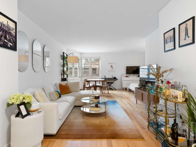 Apartment for sale in Arverne, New York