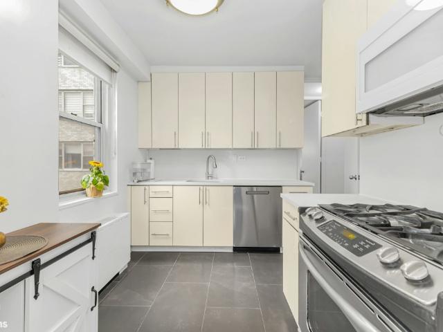Apartment for sale in Arverne, New York