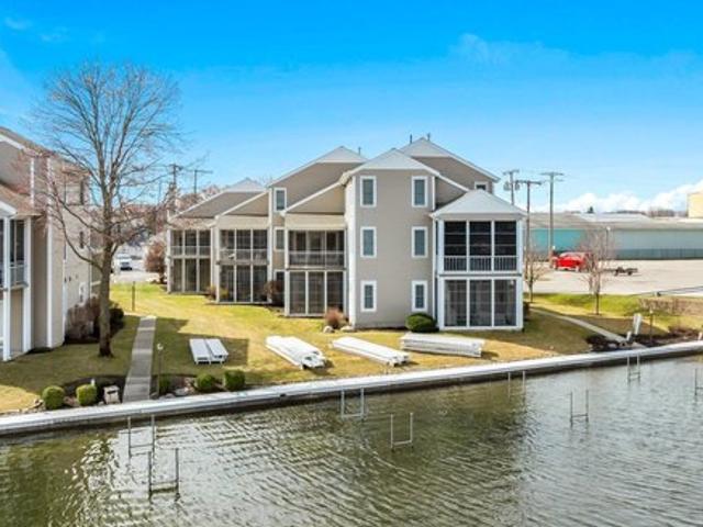 Condo for sale in Syracuse, Indiana