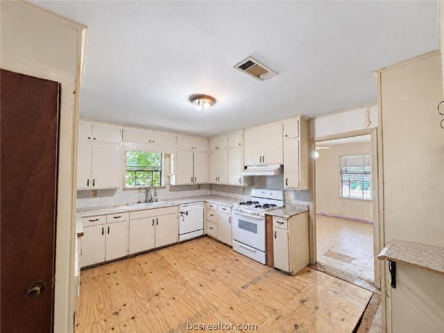 House for sale in Milam, Texas