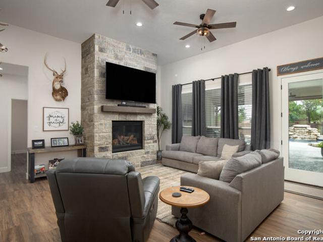 House for sale in Bandera