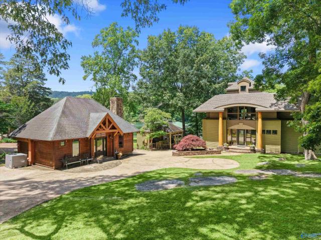 House for sale in Guntersville, Alabama