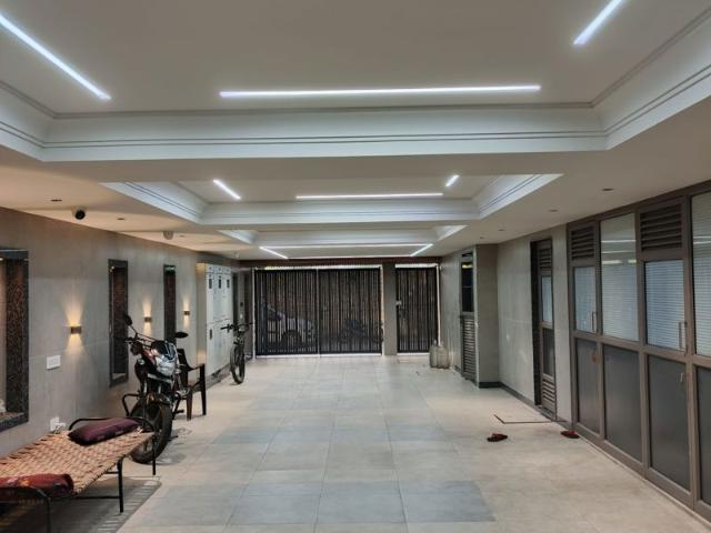 Commercial for rent in Deri