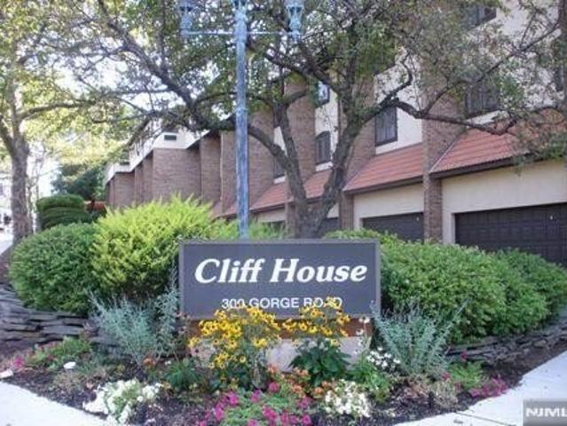 Condo for sale in Cliffside Park, New Jersey