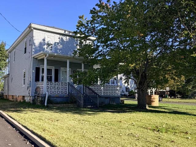 House for sale in Landisville, Buena