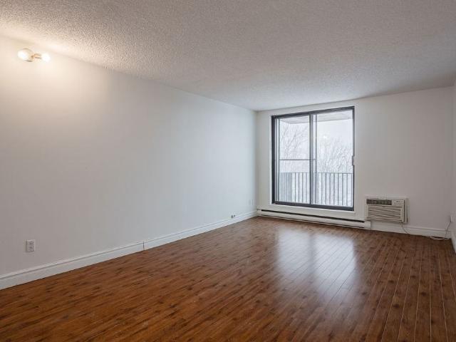 Apartment for rent in Saint-lambert, Quebec