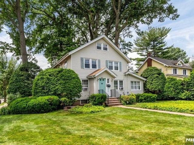 House for sale in Teaneck, New Jersey