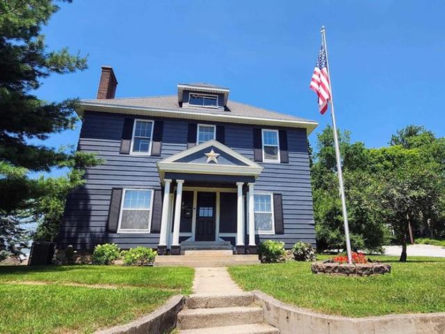 House for sale in Syracuse, Indiana