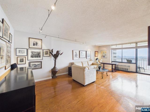 Condo for sale in Fort Lee, New Jersey