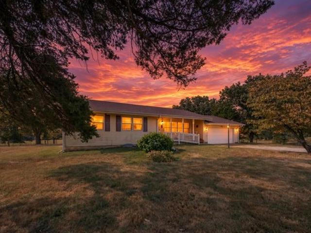 House for sale in Willow Springs, Howell County