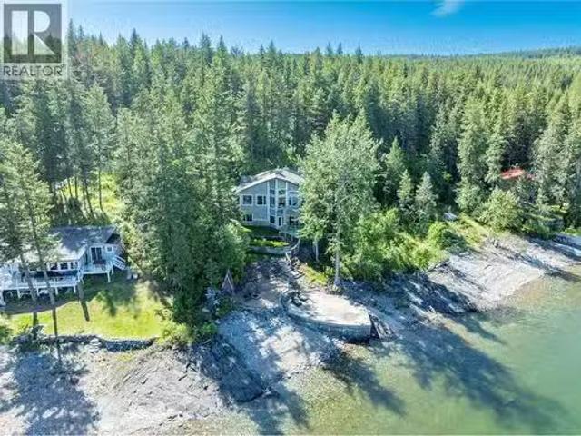 House for sale in Blind Bay, British Columbia