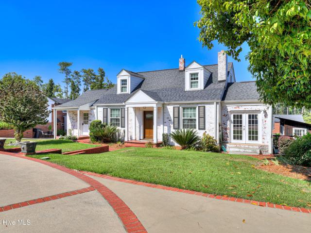 House for sale in Carriage Court, Augusta