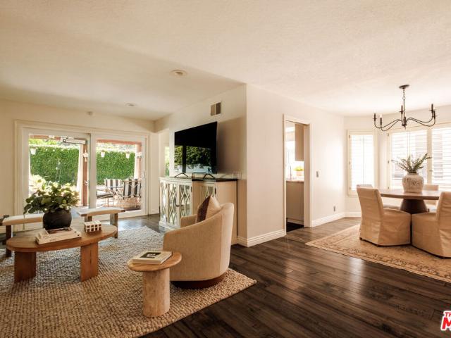 Townhouse for sale in Agoura Hills, Los Angeles County