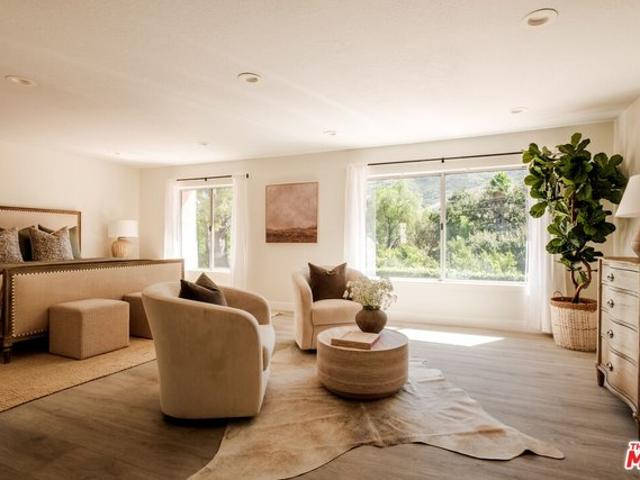 Townhouse for sale in Agoura Hills, Los Angeles County