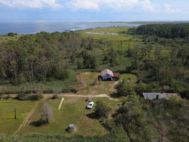House for sale in Crisfield, Maryland