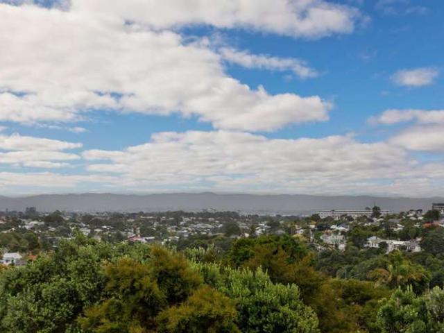 House for sale in Eden Terrace